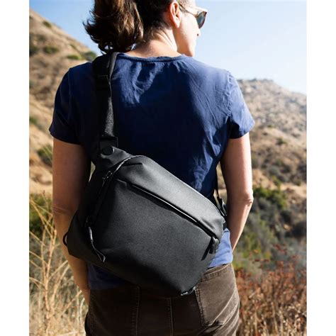 peak design everyday sling bag.